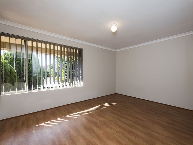 4 Oceanic Court, Port Kennedy WA 6172