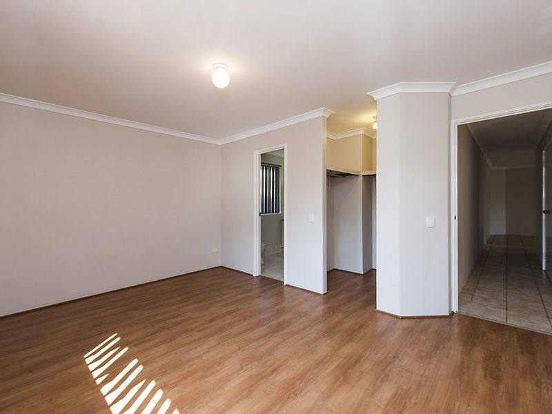 4 Oceanic Court, Port Kennedy WA 6172