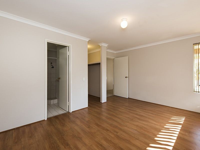4 Oceanic Court, Port Kennedy WA 6172