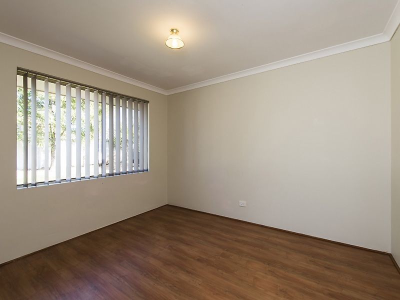 4 Oceanic Court, Port Kennedy WA 6172