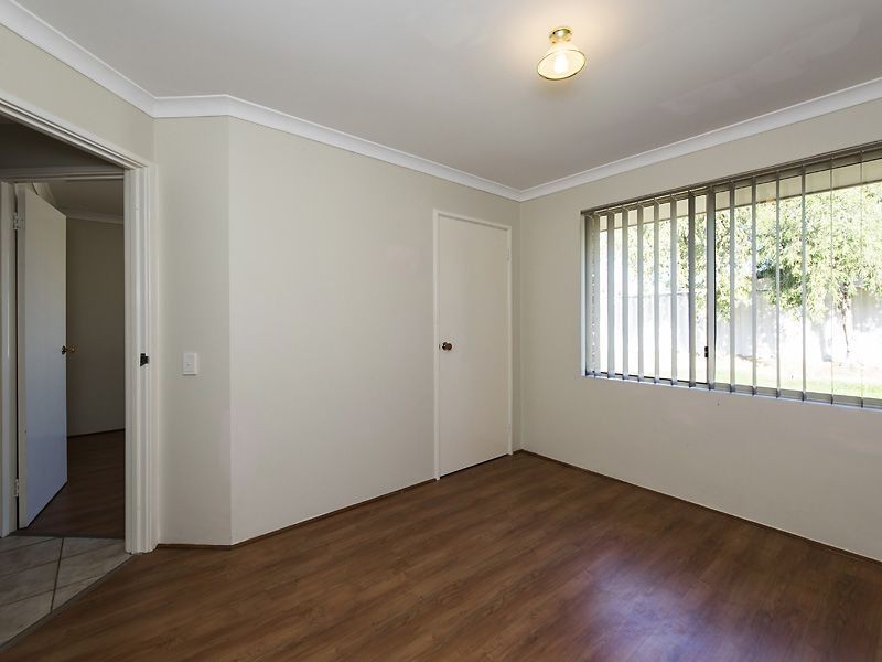 4 Oceanic Court, Port Kennedy WA 6172