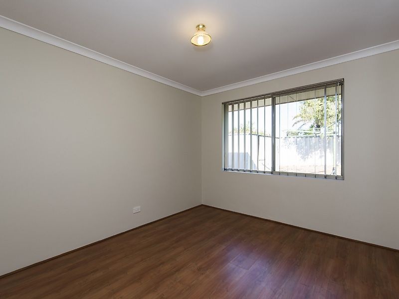 4 Oceanic Court, Port Kennedy WA 6172