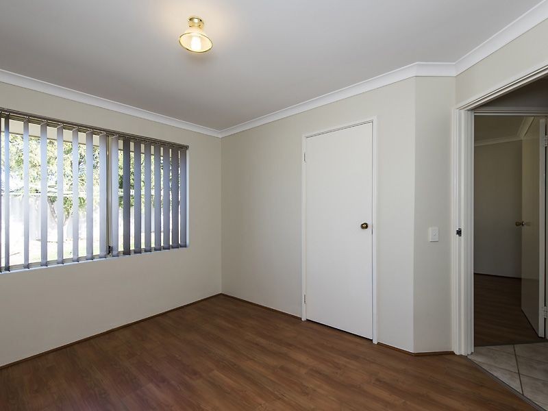 4 Oceanic Court, Port Kennedy WA 6172