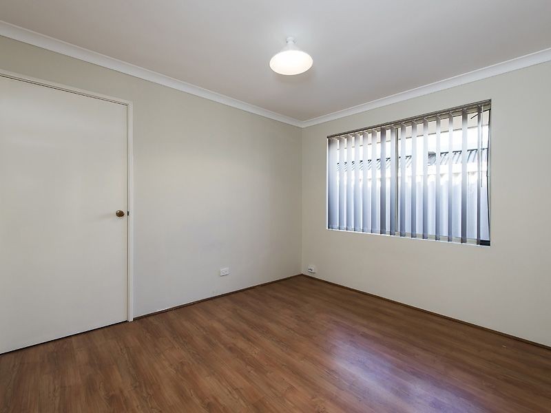 4 Oceanic Court, Port Kennedy WA 6172