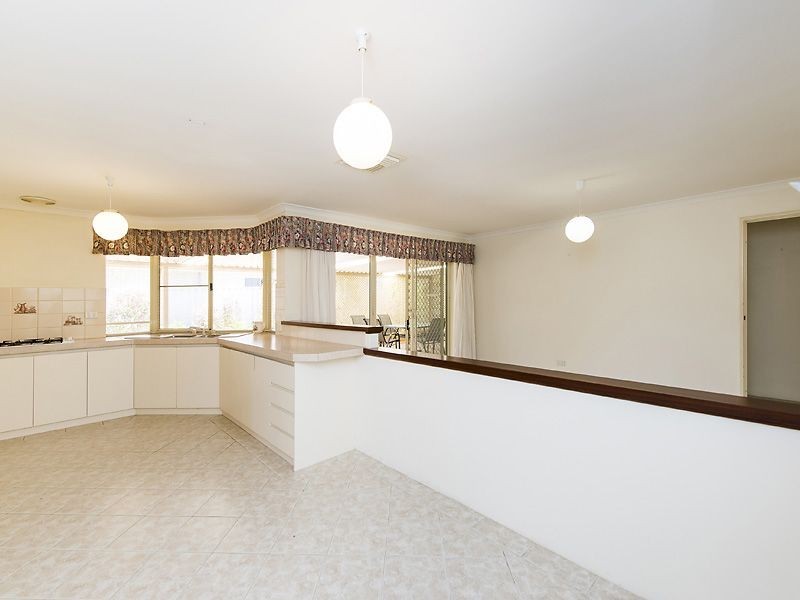 12 Sheathbill Court, Safety Bay WA 6169