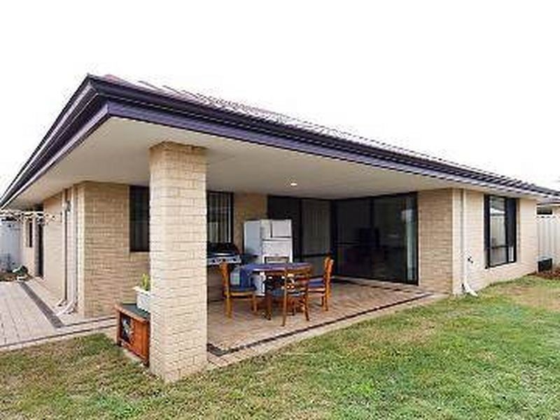 66 Mandalay Bend, Secret Harbour WA 6173