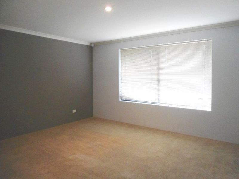 25 Coffs Bend, Secret Harbour WA 6173