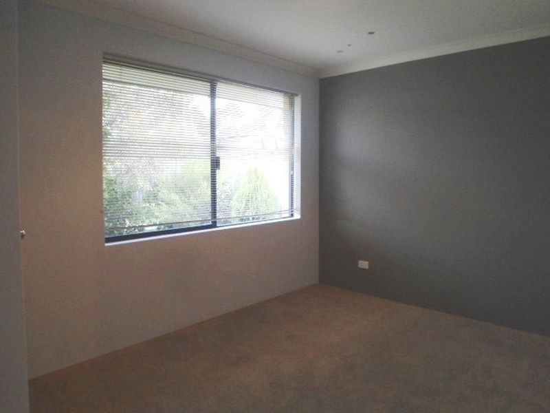 25 Coffs Bend, Secret Harbour WA 6173