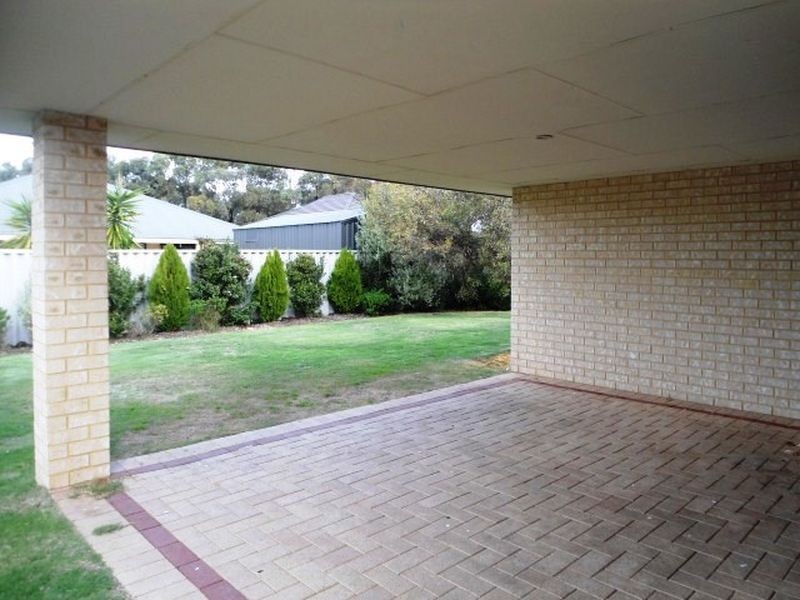 25 Coffs Bend, Secret Harbour WA 6173