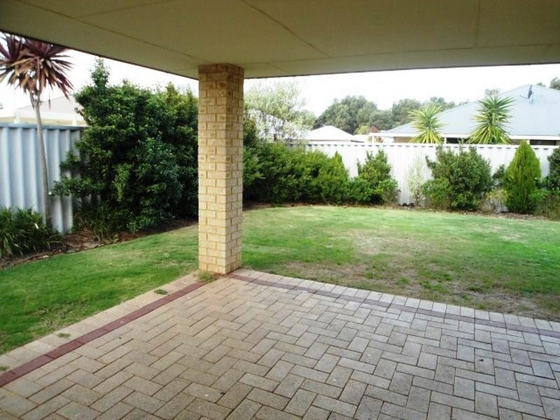 25 Coffs Bend, Secret Harbour WA 6173