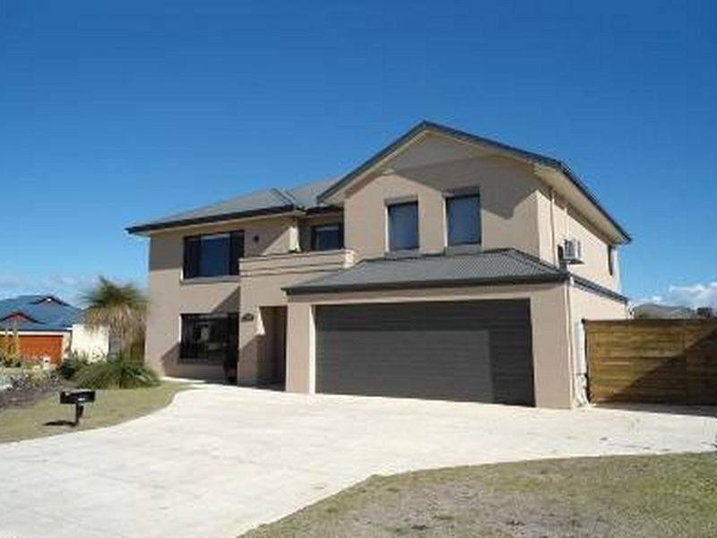 28 Hassars Road, Secret Harbour WA 6173