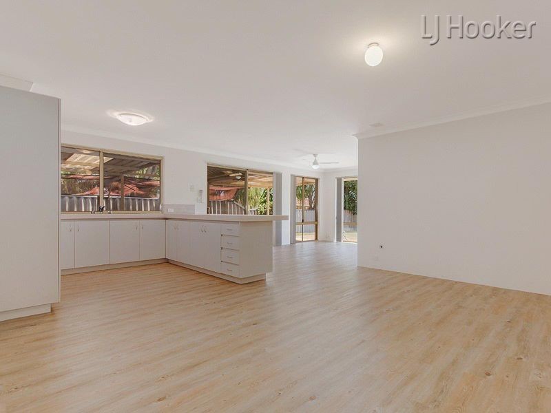 16 Roundhill Drive, Port Kennedy WA 6172