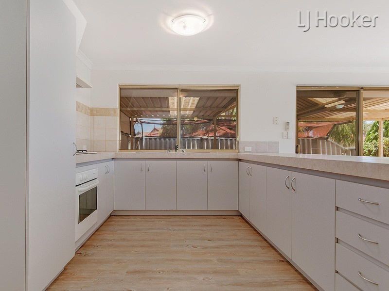 16 Roundhill Drive, Port Kennedy WA 6172