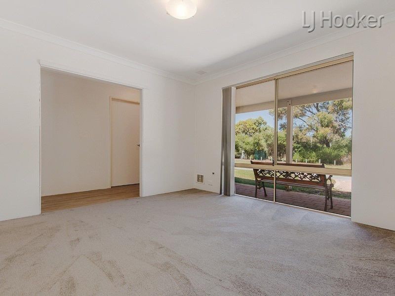 16 Roundhill Drive, Port Kennedy WA 6172