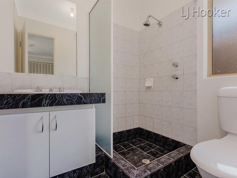16 Roundhill Drive, Port Kennedy WA 6172
