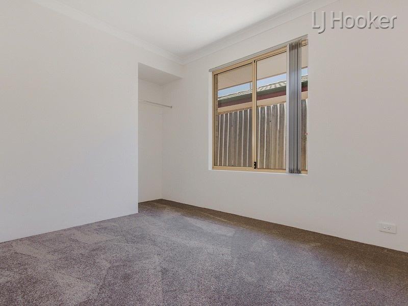 16 Roundhill Drive, Port Kennedy WA 6172