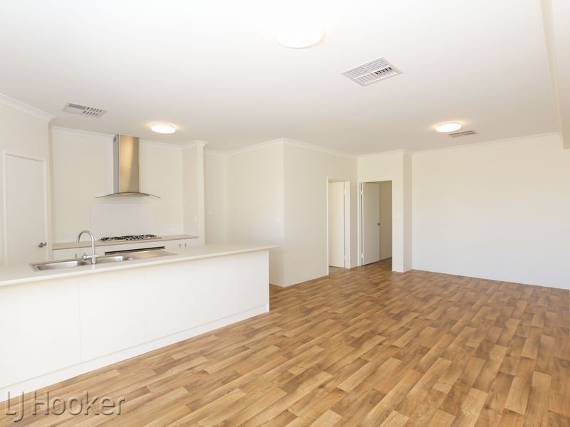 15 Benalla Way, Lakelands WA 6180