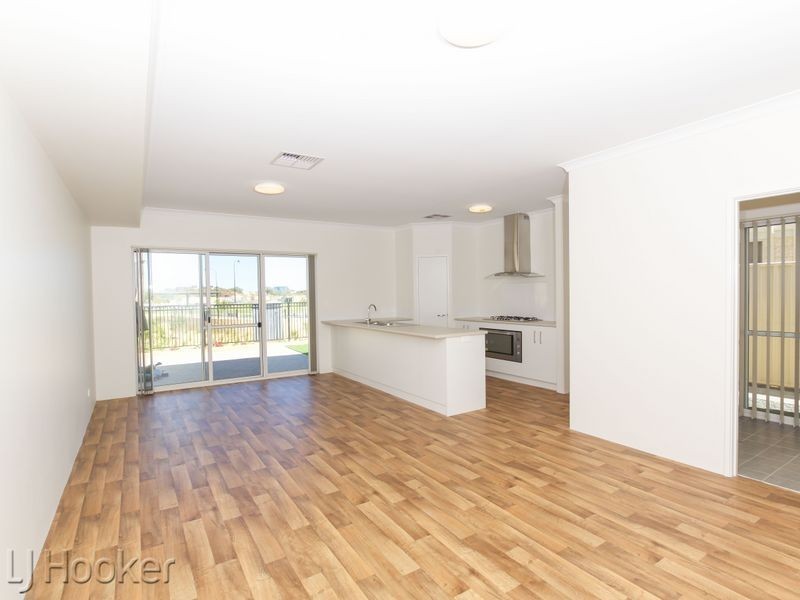 15 Benalla Way, Lakelands WA 6180