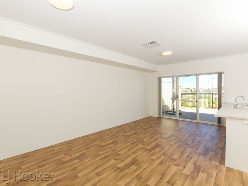 15 Benalla Way, Lakelands WA 6180