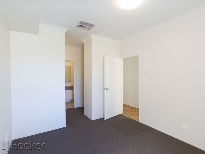 15 Benalla Way, Lakelands WA 6180