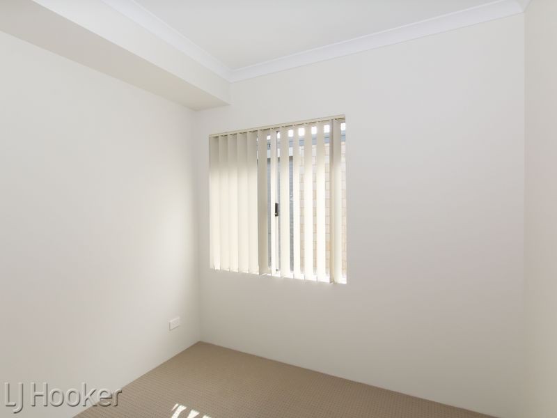 15 Benalla Way, Lakelands WA 6180