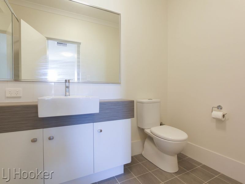 15 Benalla Way, Lakelands WA 6180