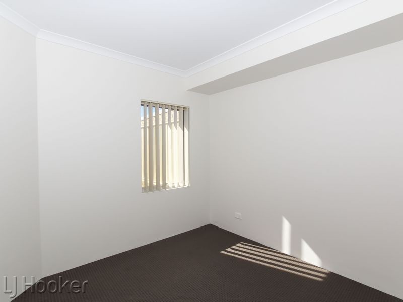 15 Benalla Way, Lakelands WA 6180