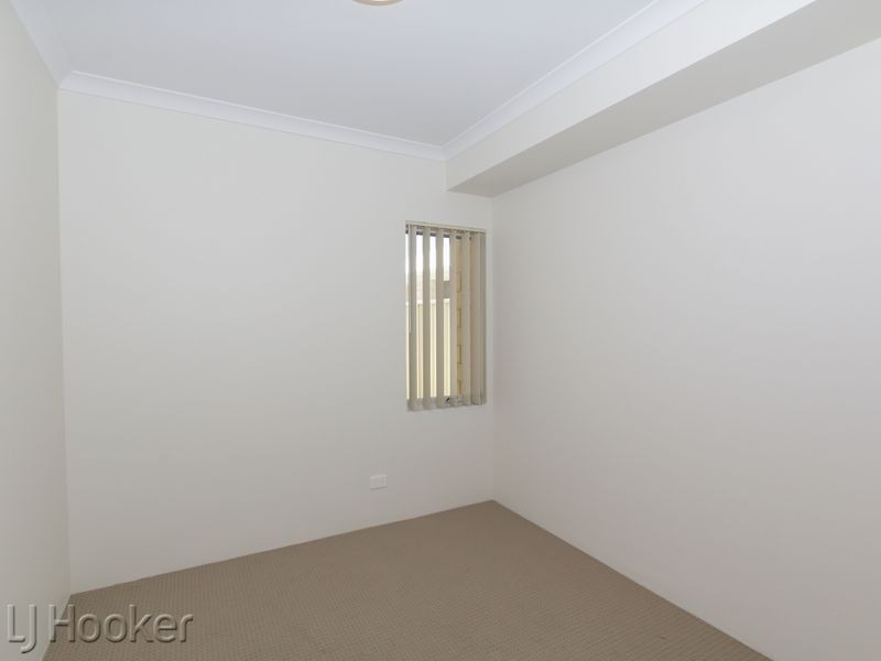 15 Benalla Way, Lakelands WA 6180