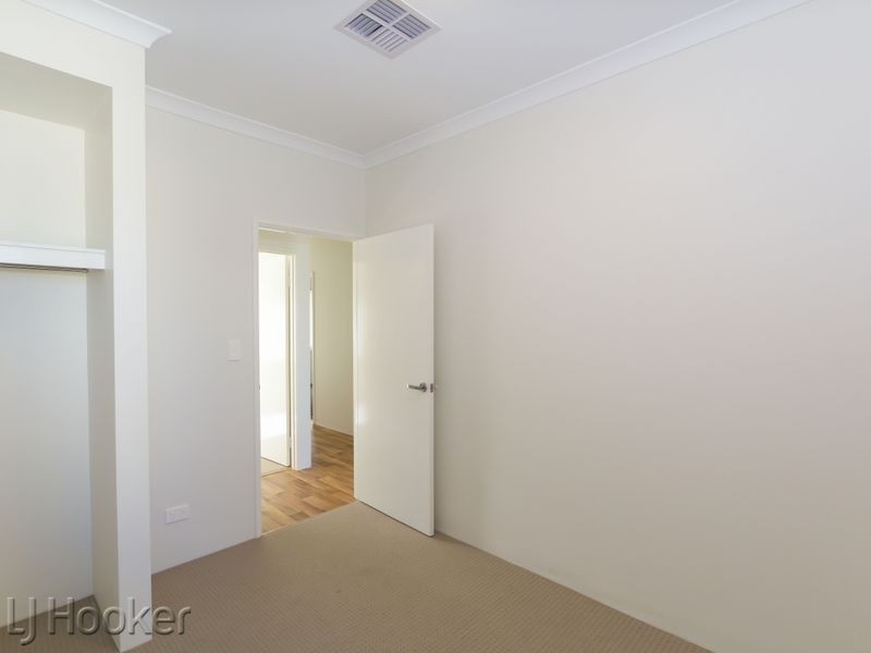 15 Benalla Way, Lakelands WA 6180