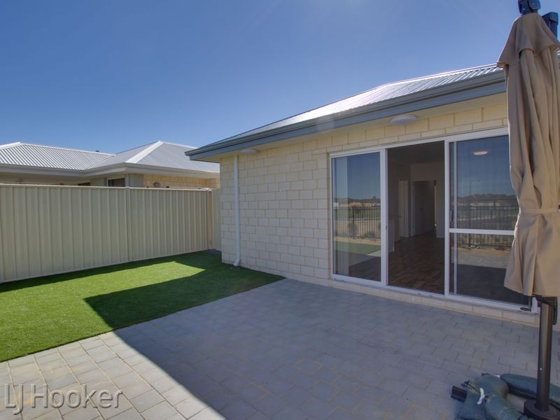 15 Benalla Way, Lakelands WA 6180