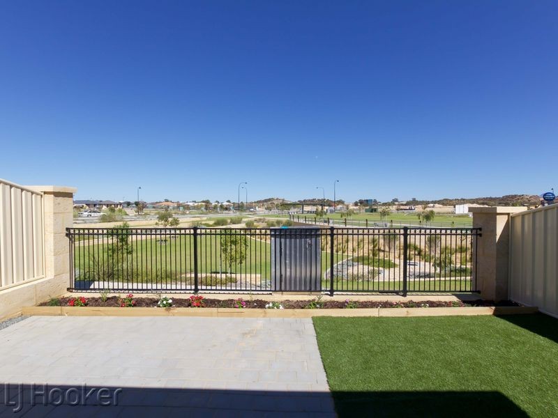 15 Benalla Way, Lakelands WA 6180