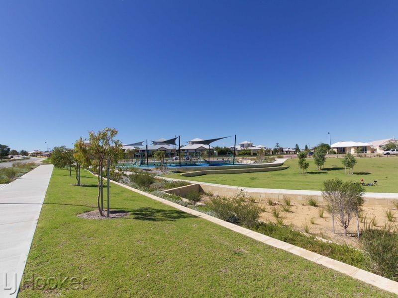 15 Benalla Way, Lakelands WA 6180