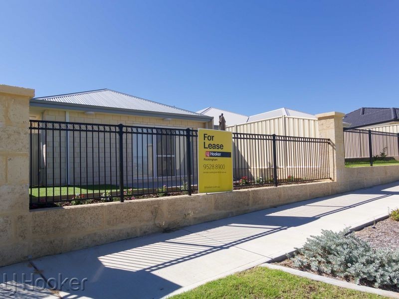 15 Benalla Way, Lakelands WA 6180