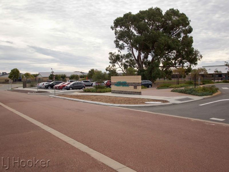 15 Benalla Way, Lakelands WA 6180