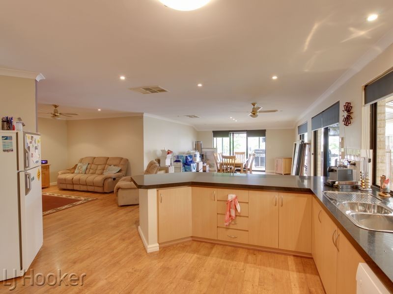 27 Saint Cloud Way, Port Kennedy WA 6172