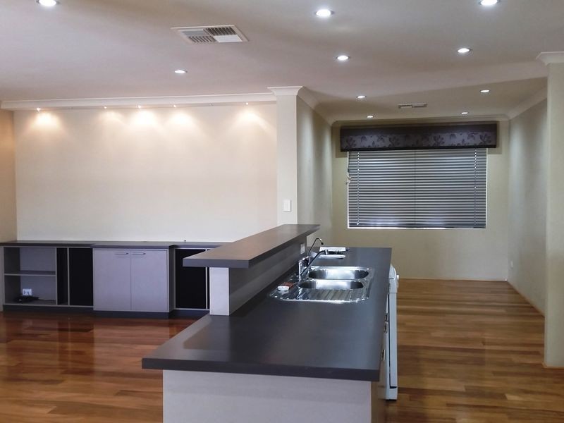 33 Runnymede Gate, Wellard WA 6170