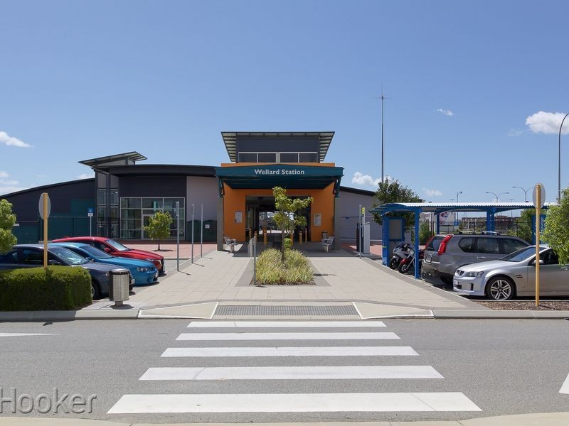 33 Runnymede Gate, Wellard WA 6170