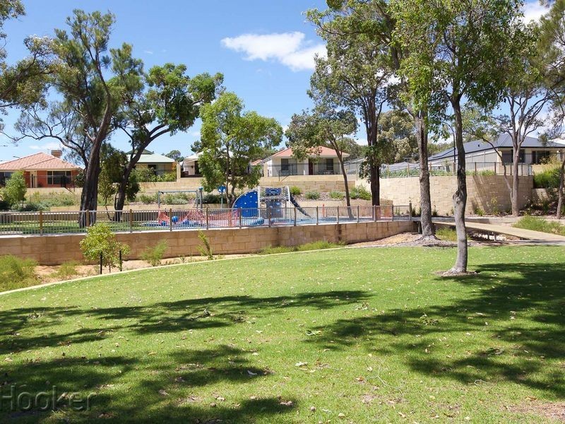 33 Runnymede Gate, Wellard WA 6170