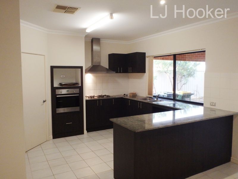 5 Quandong Pathway, Halls Head WA 6210