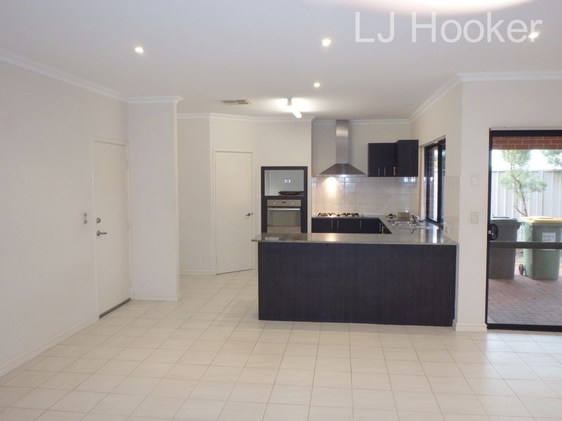 5 Quandong Pathway, Halls Head WA 6210