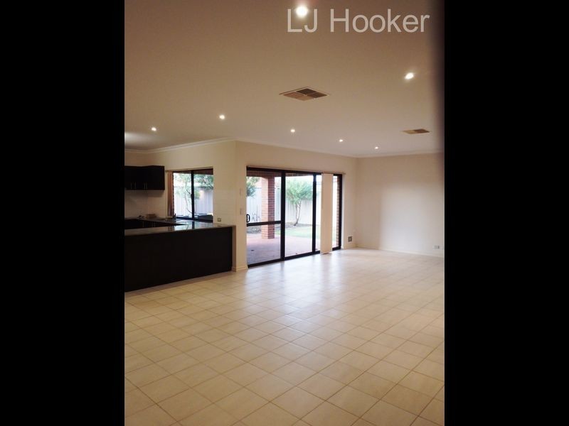 5 Quandong Pathway, Halls Head WA 6210