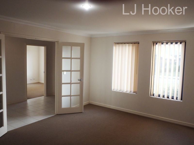 5 Quandong Pathway, Halls Head WA 6210