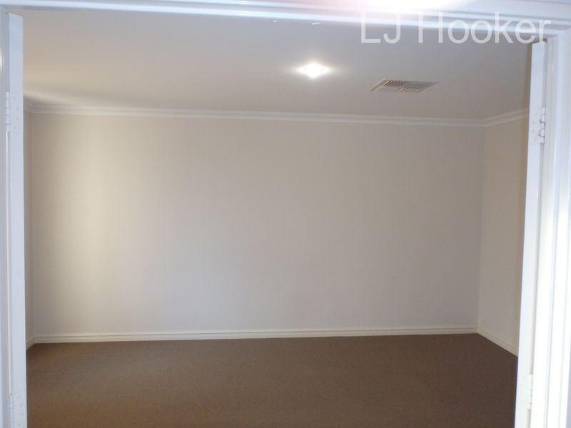 5 Quandong Pathway, Halls Head WA 6210