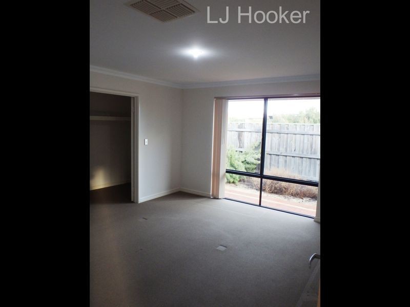 5 Quandong Pathway, Halls Head WA 6210