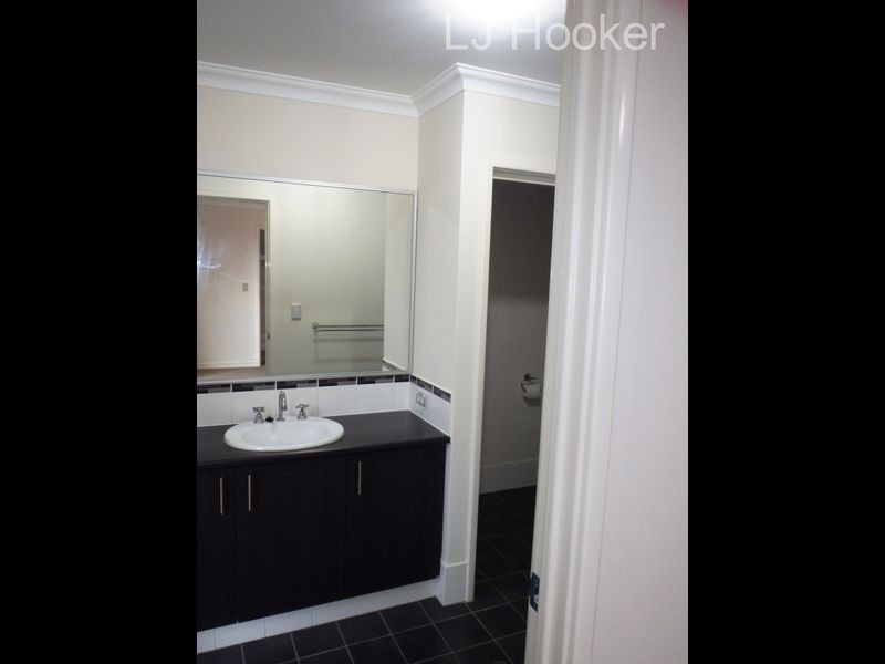 5 Quandong Pathway, Halls Head WA 6210