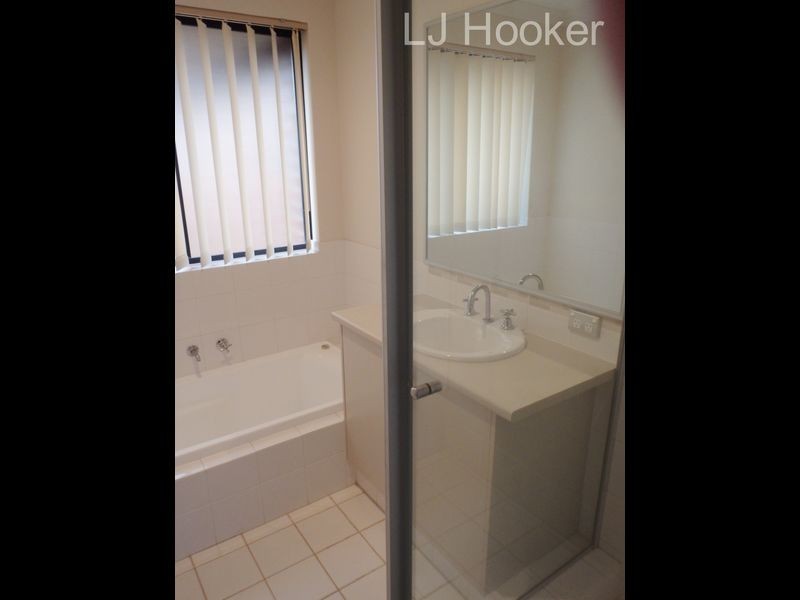 5 Quandong Pathway, Halls Head WA 6210