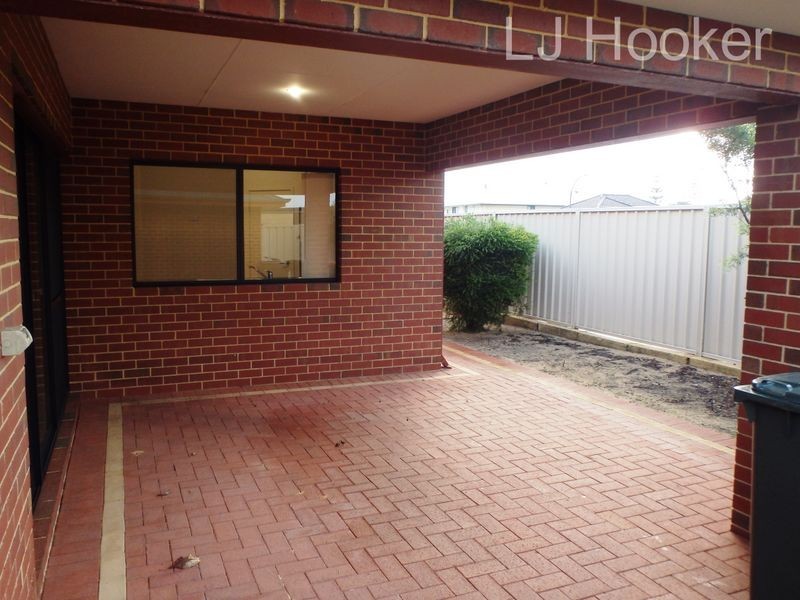 5 Quandong Pathway, Halls Head WA 6210