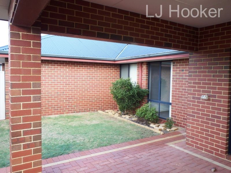 5 Quandong Pathway, Halls Head WA 6210