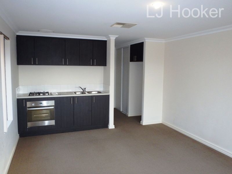 5 Quandong Pathway, Halls Head WA 6210