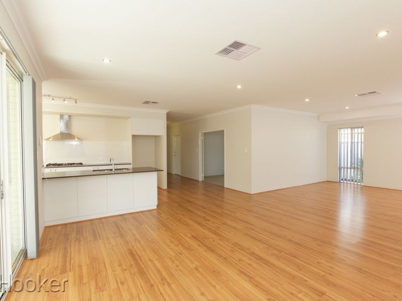 16 Bancoura Parkway, Secret Harbour WA 6173